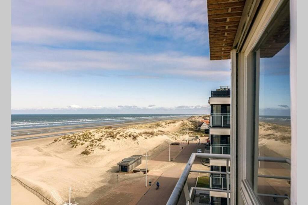 Appartment With Frontal Sea View With 3 Bedrooms Koksijde Bagian luar foto