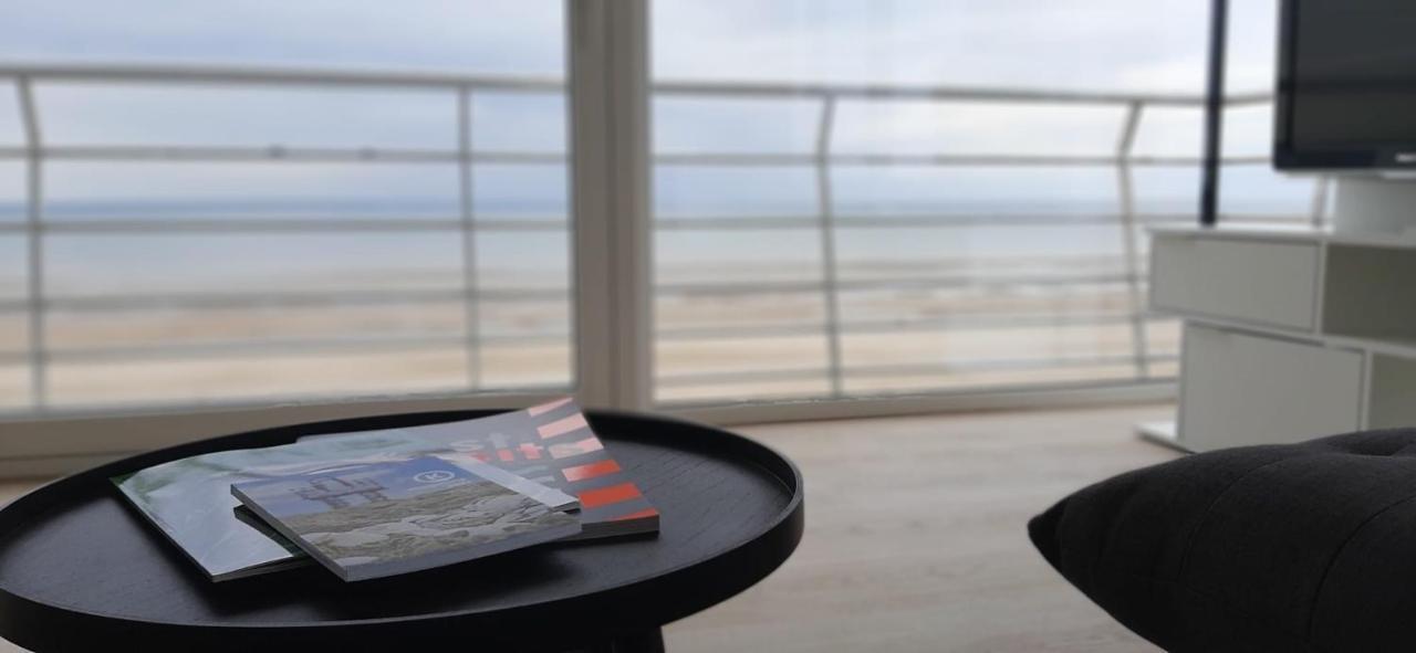 Appartment With Frontal Sea View With 3 Bedrooms Koksijde Bagian luar foto