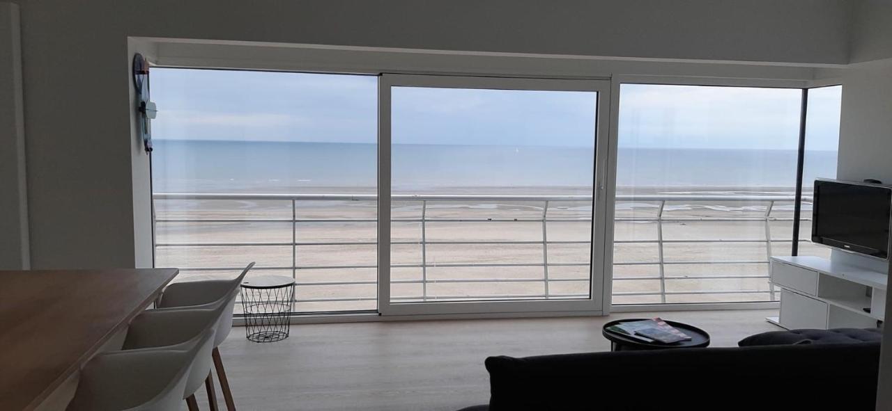 Appartment With Frontal Sea View With 3 Bedrooms Koksijde Bagian luar foto
