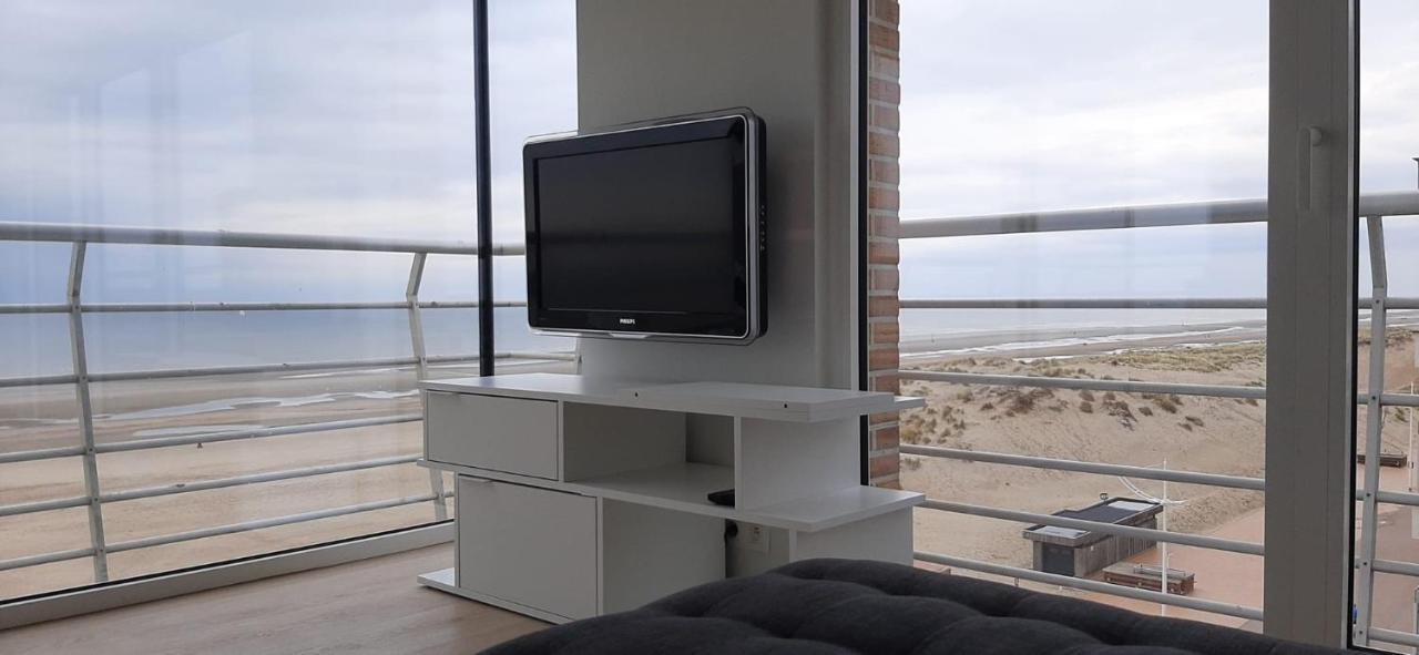 Appartment With Frontal Sea View With 3 Bedrooms Koksijde Bagian luar foto