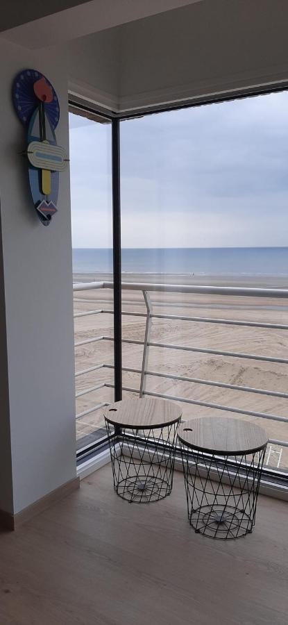 Appartment With Frontal Sea View With 3 Bedrooms Koksijde Bagian luar foto
