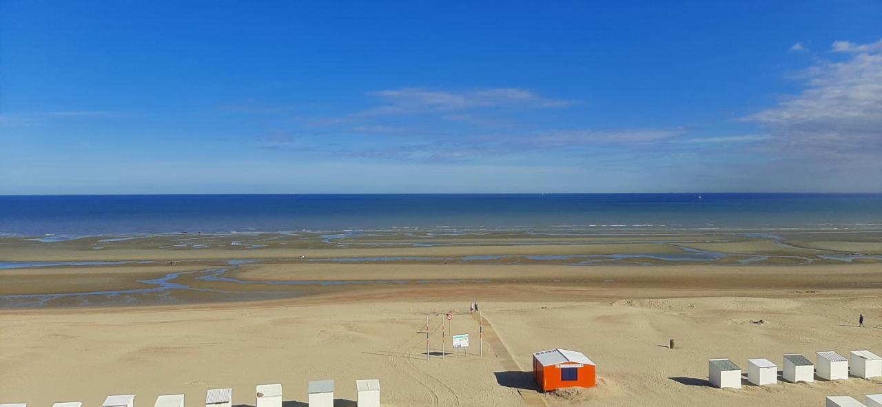 Appartment With Frontal Sea View With 3 Bedrooms Koksijde Bagian luar foto